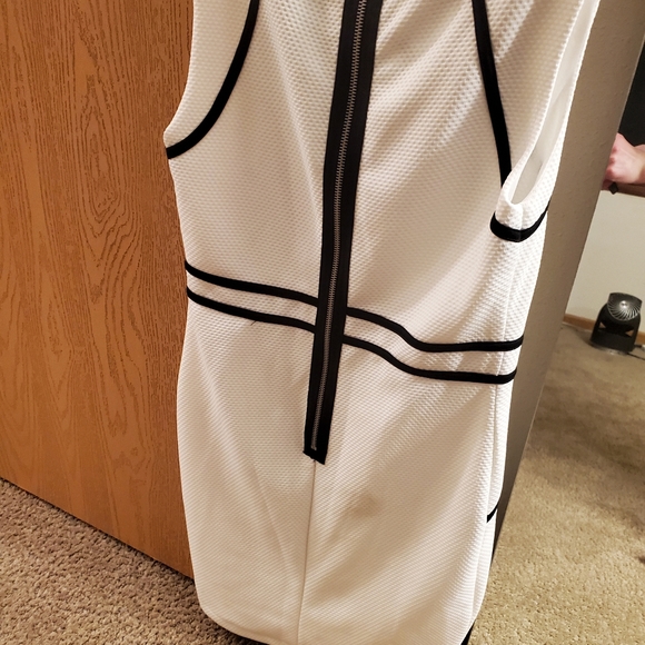 Bundle only White with black accent dress - Picture 2 of 5